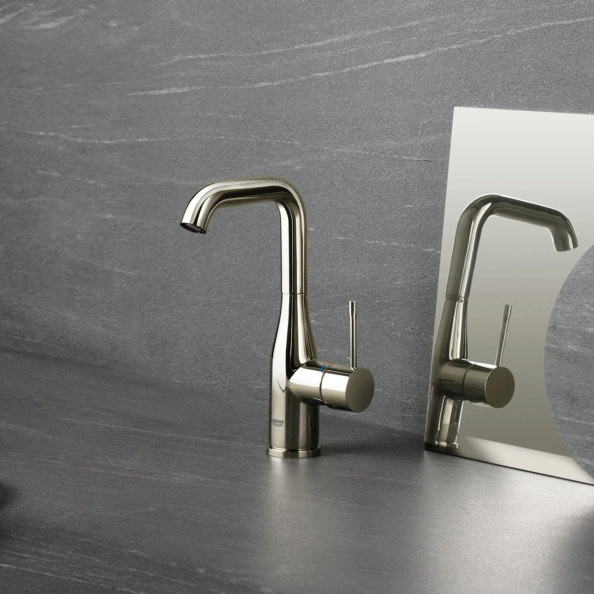 Single Hole Single-Handle L-Size Bathroom Faucet 4.5 L/min (1.2 gpm)