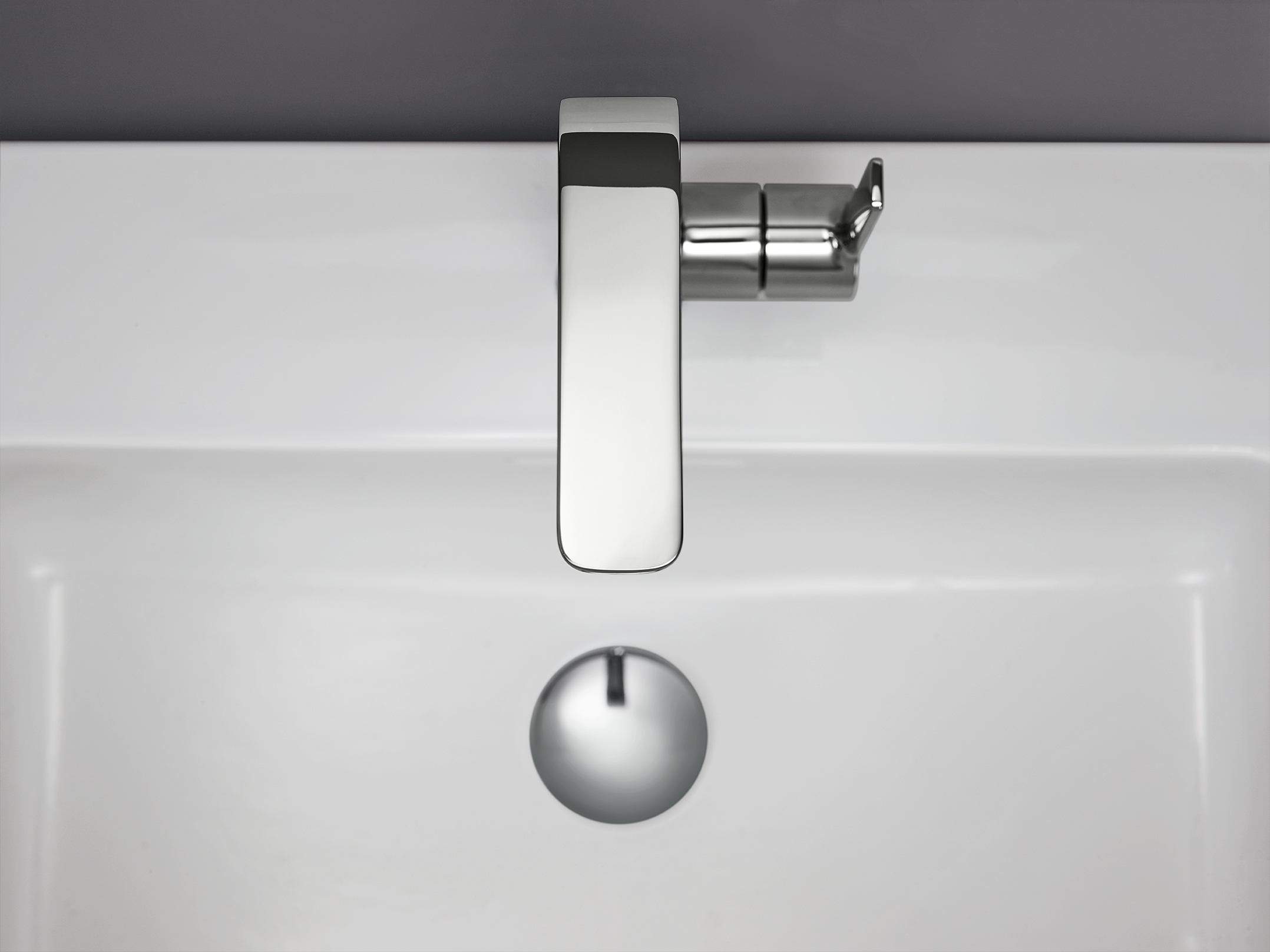 Single Hole Single-Handle L-Size Bathroom Faucet 4.5 L/min (1.2 gpm)