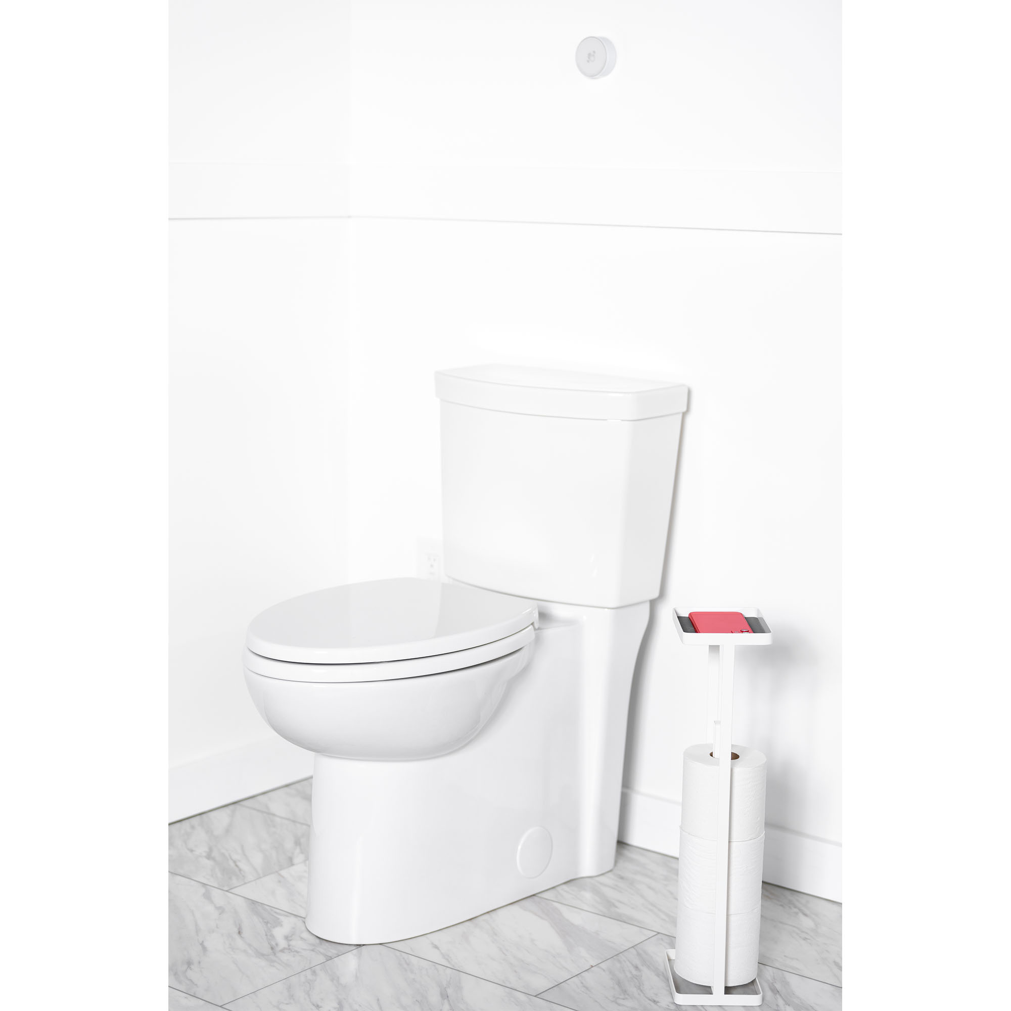 Toilette Studio à activation sans contact à jupe, 2 pièces, 1,28 gpc/4,8 lpc, à cuvette allongée à hauteur de chaise avec siège