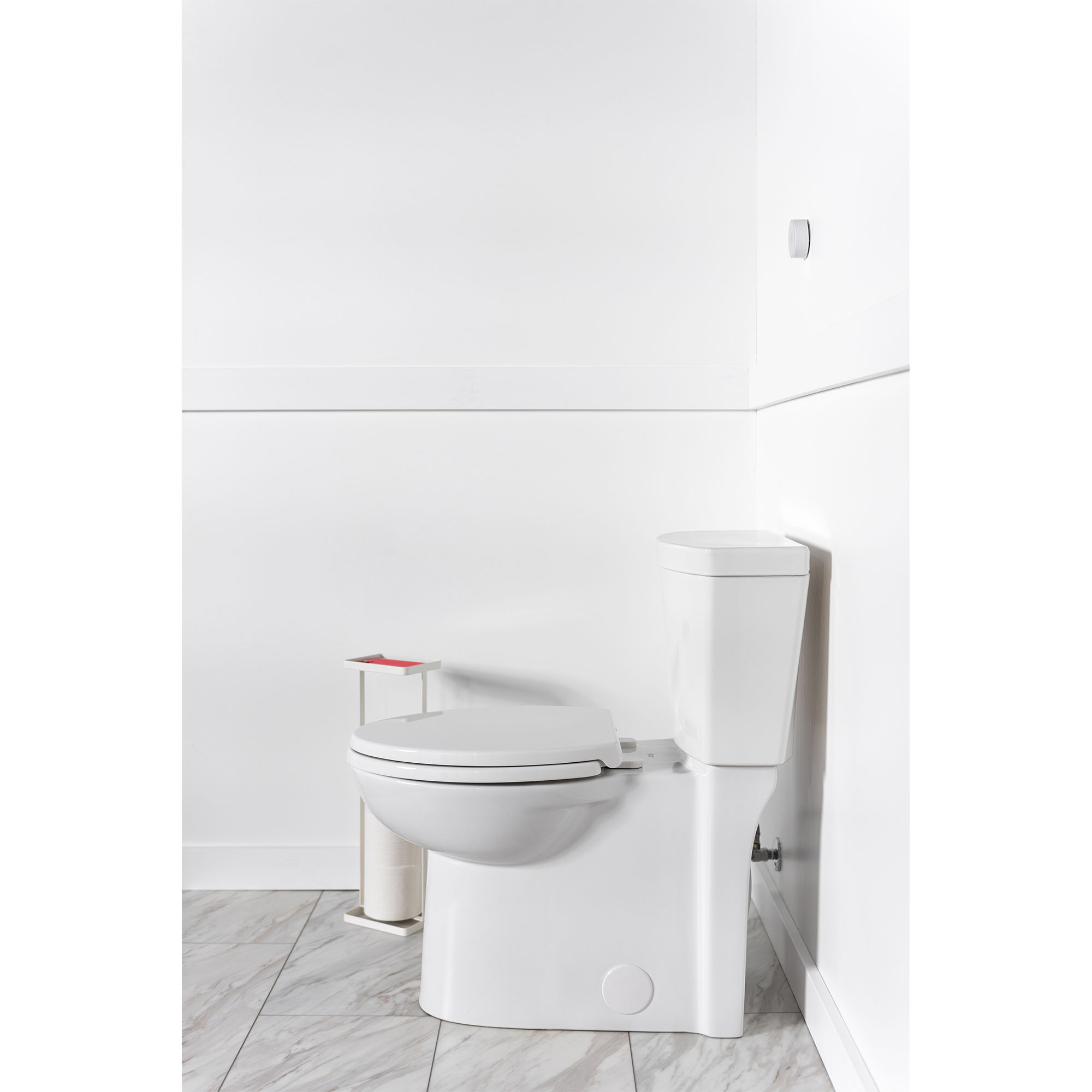 Toilette Studio à activation sans contact à jupe, 2 pièces, 1,28 gpc/4,8 lpc, à cuvette allongée à hauteur de chaise avec siège