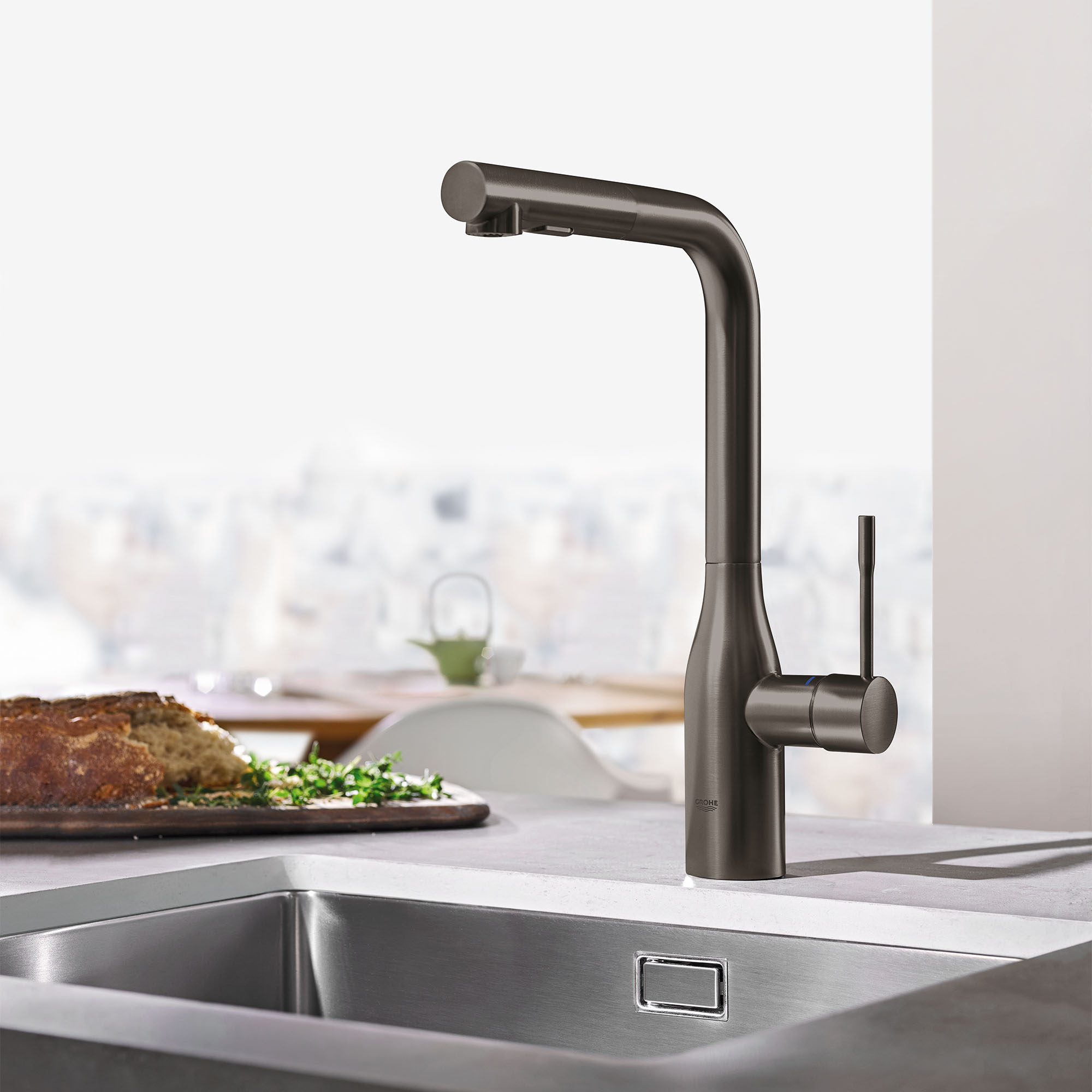 Single-Handle Pull-Out Kitchen Faucet Dual Spray 1.75 GPM (6.6 L/min)