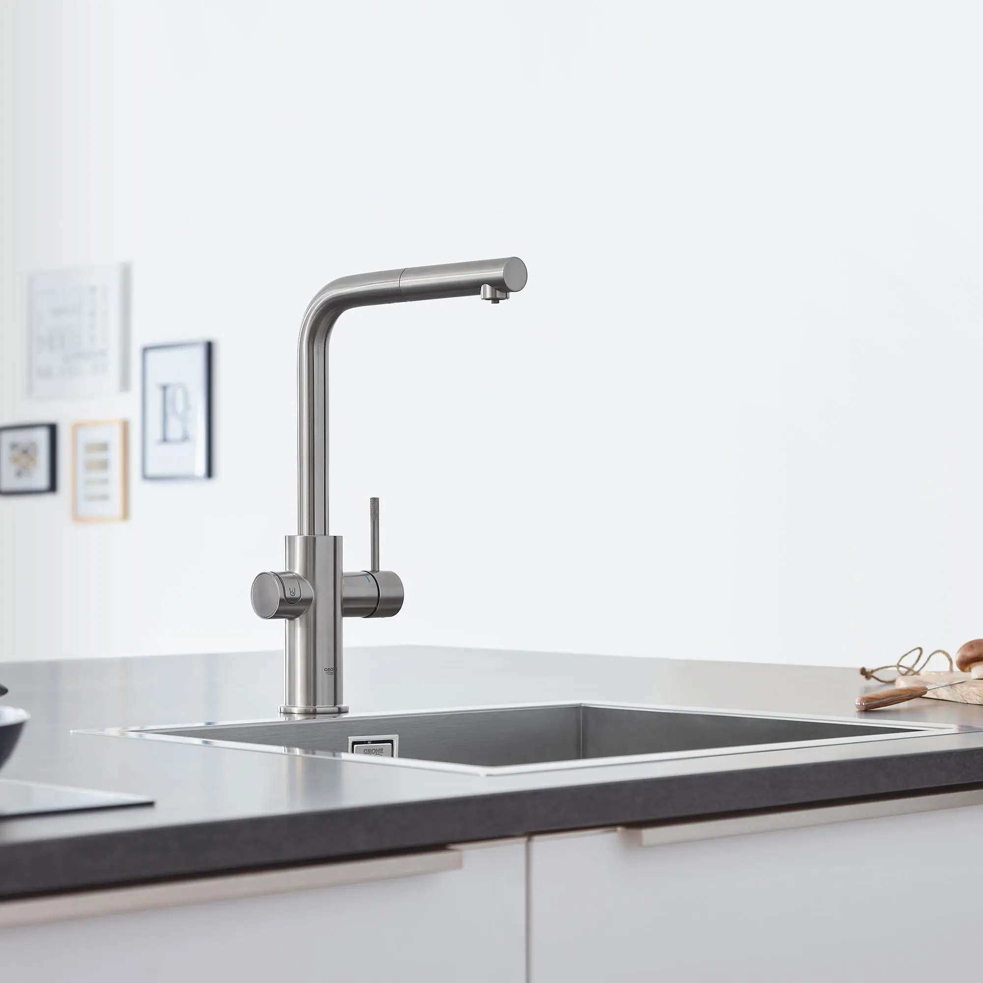 GROHE Blue Single-Handle Pull-Out Kitchen Faucet Single Spray 6.6 L/min (1.75 gpm) with Chilled and Sparkling Water