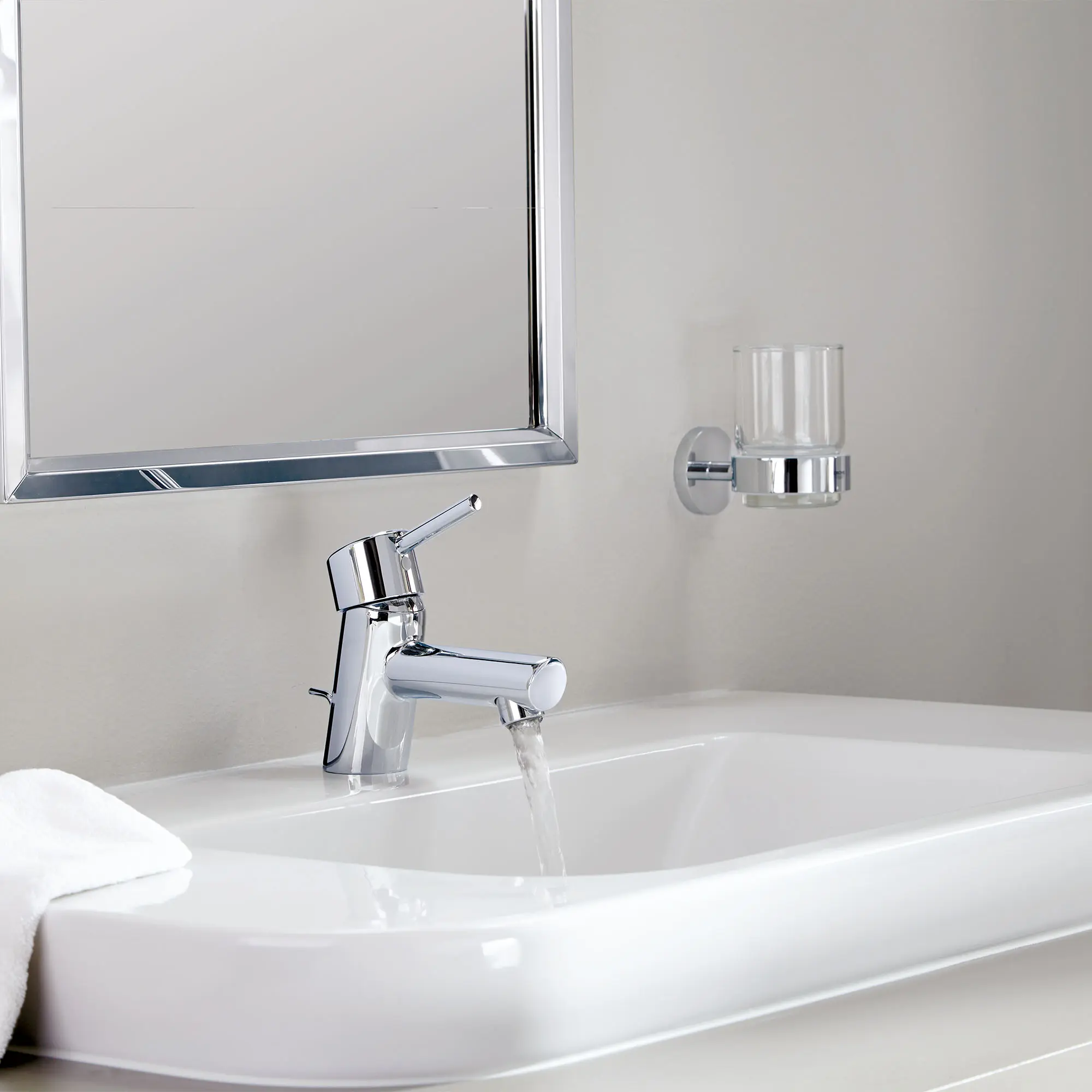 Single Hole Single-Handle XS-Size Bathroom Faucet 4.5 L/min (1.2 gpm)