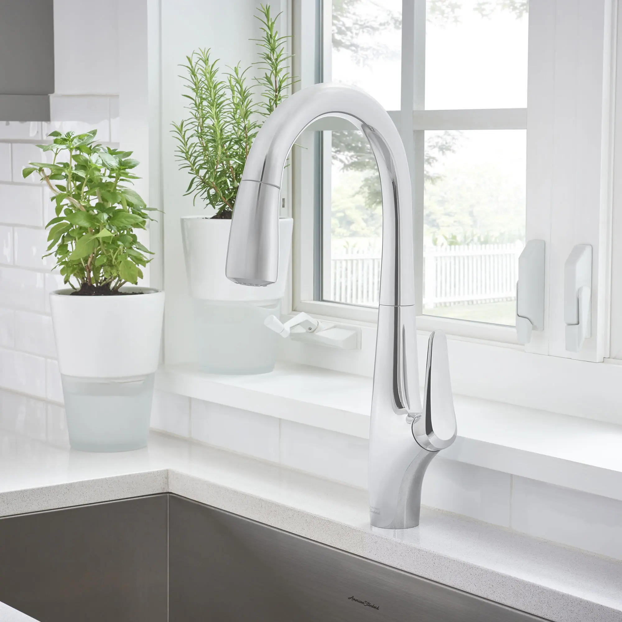 Avery® Single-Handle Pull-Down Dual Spray Kitchen Faucet 1.5 gpm/5.7 L/min