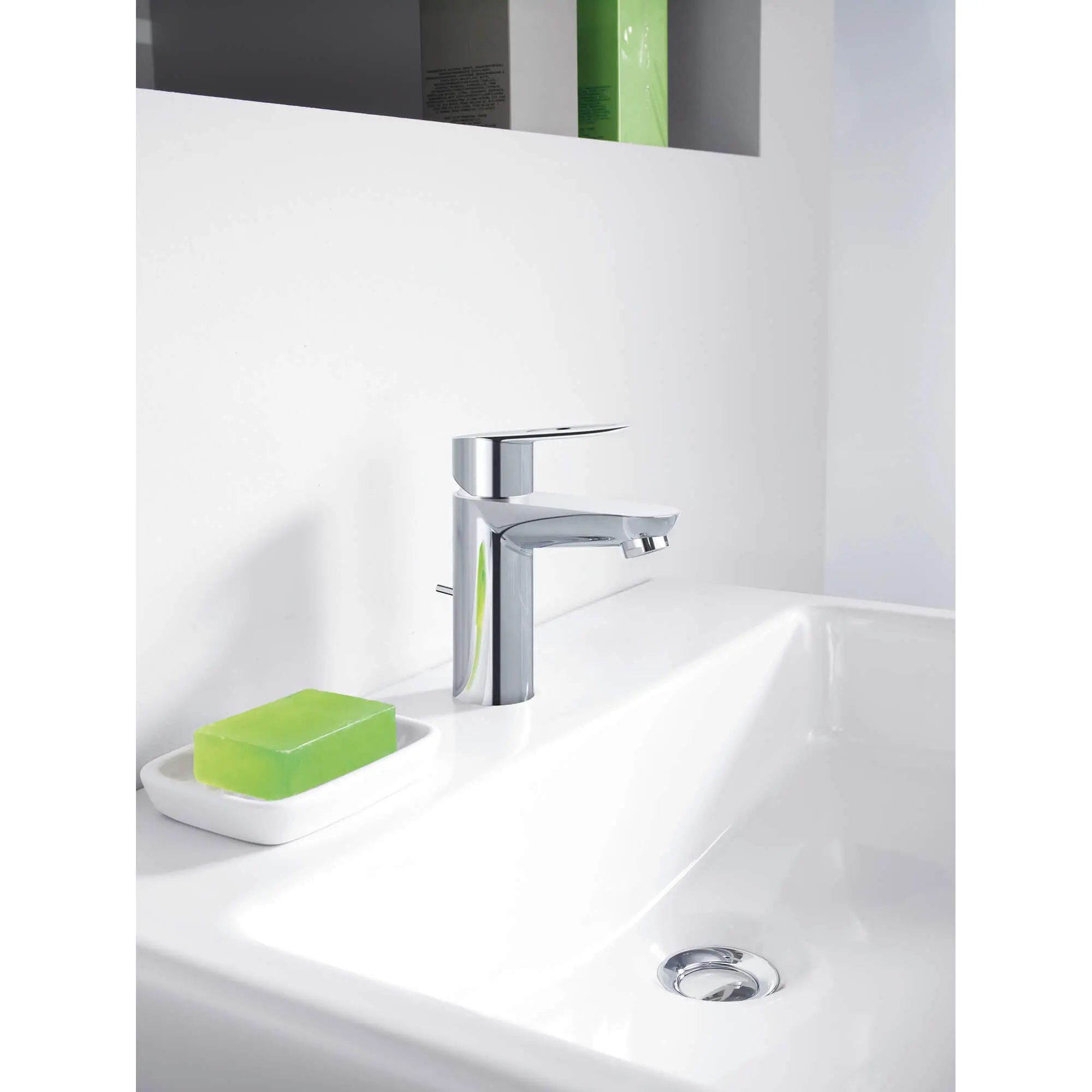 Single Hole Single-Handle S-Size Bathroom Faucet 5.7 L/min (1.5 gpm)