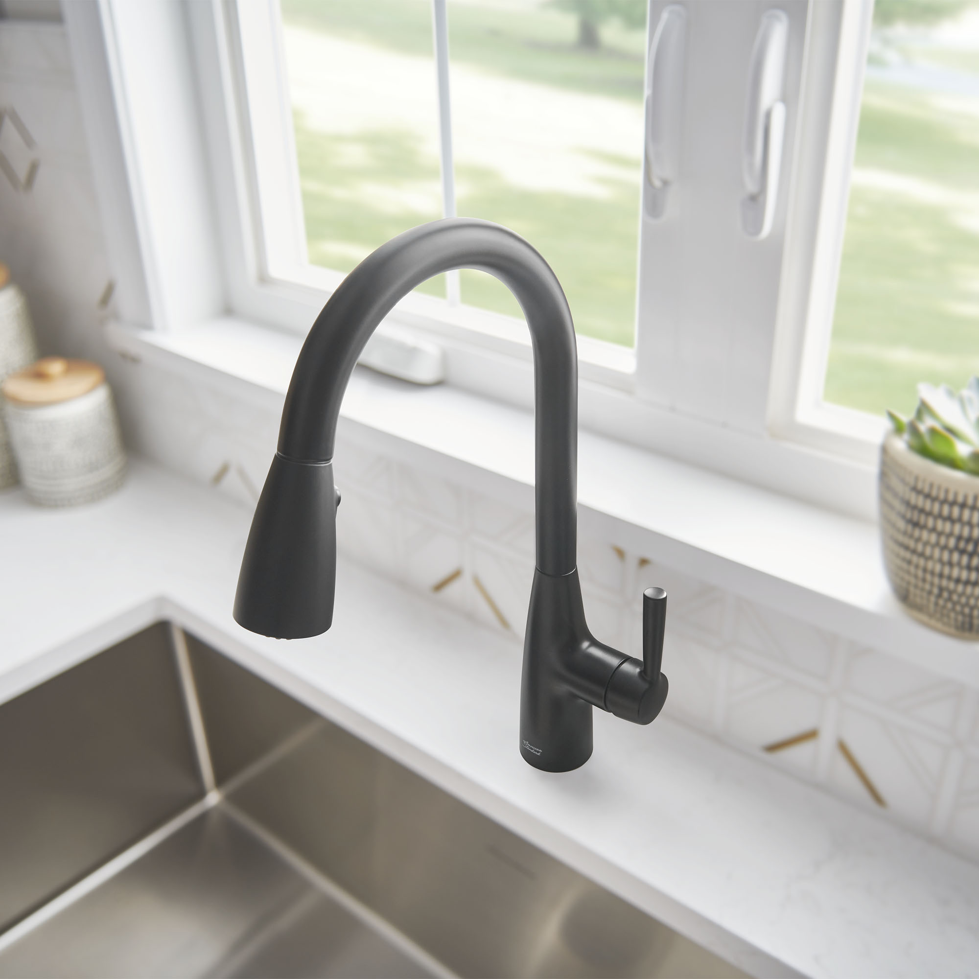 Fairbury Single-Handle Pull-Down Dual Spray Kitchen Faucet 1.8 GPM with Lever Handle
