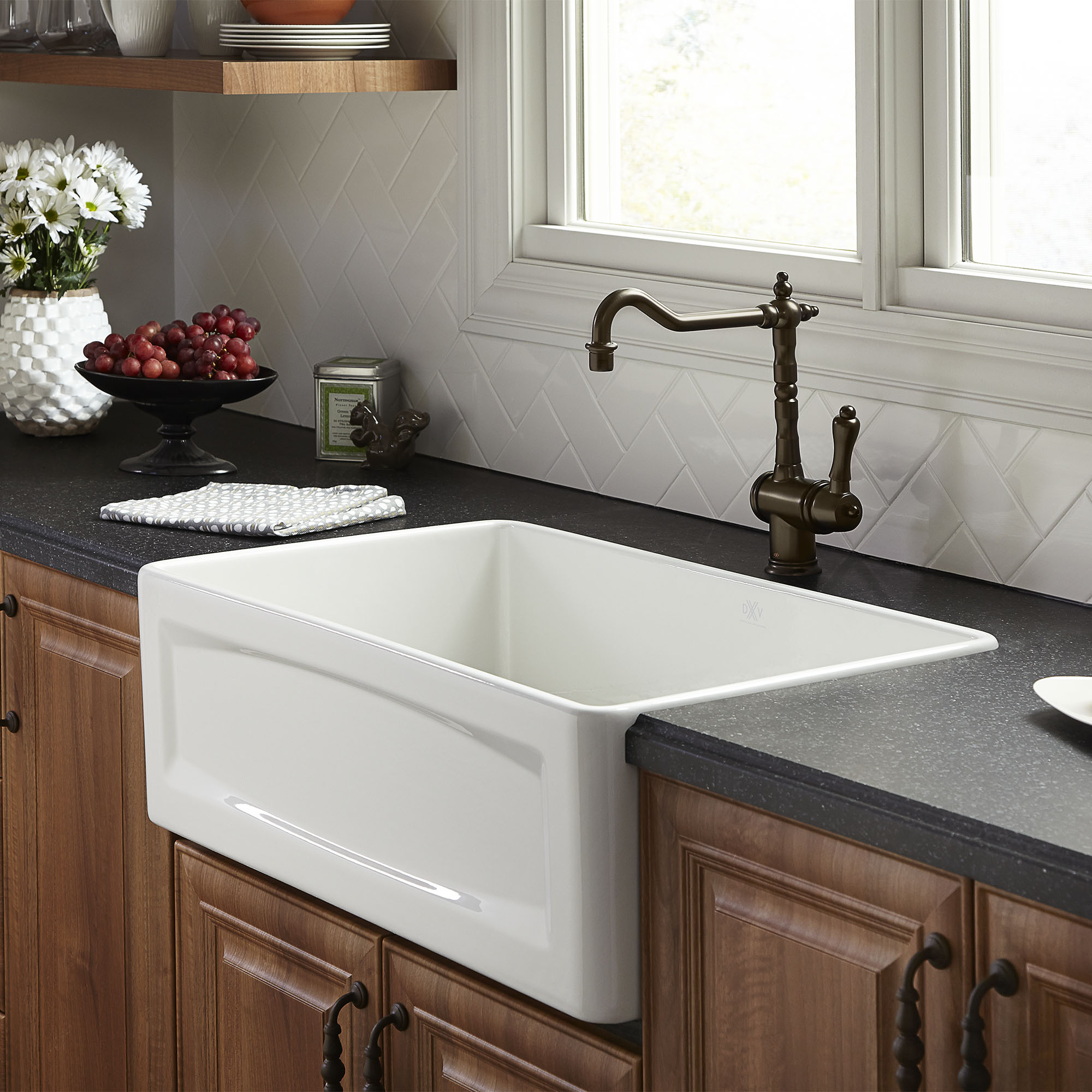 Hillside® 24 in. Apron Kitchen Sink with Center Drain