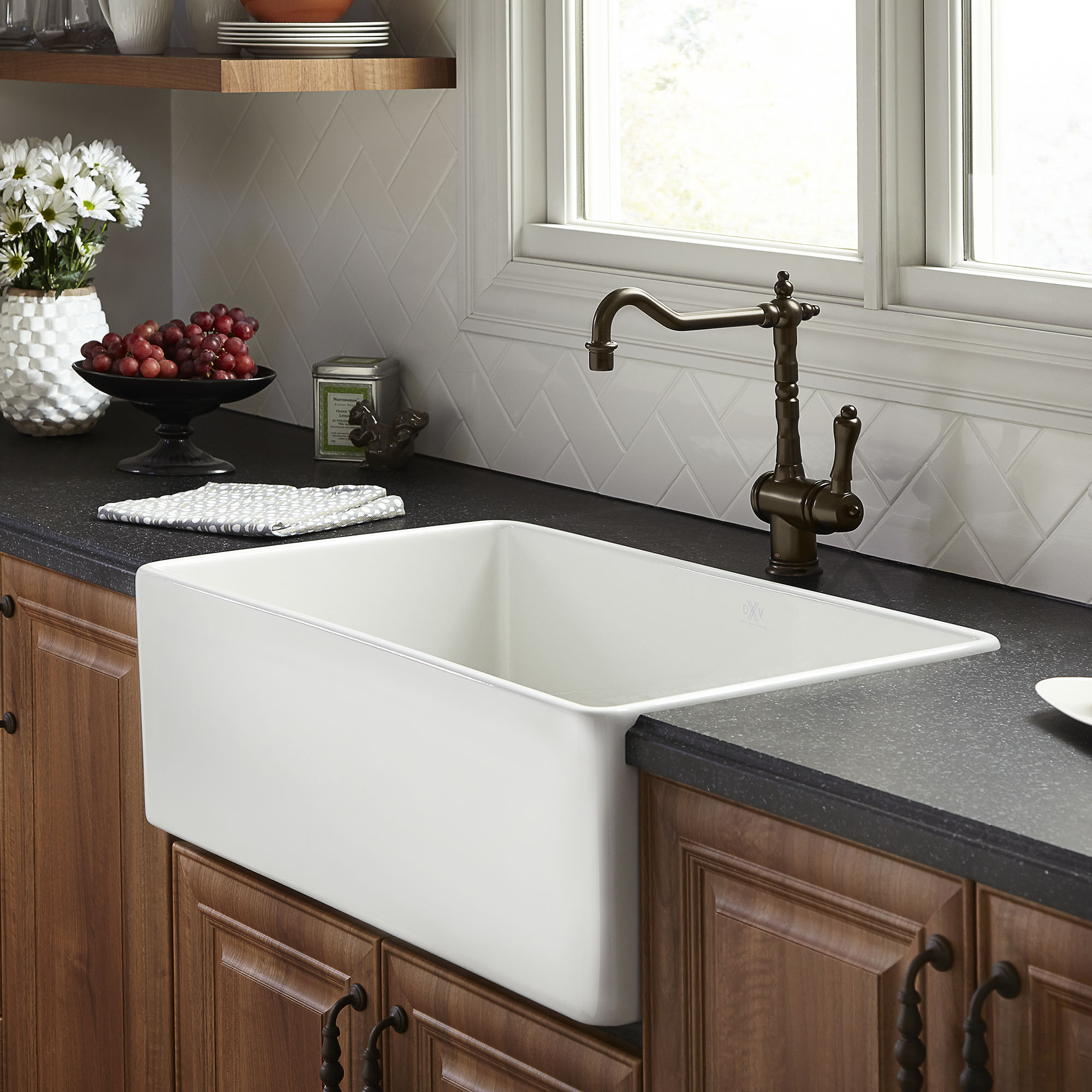 Hillside® 30 in. Apron Kitchen Sink with Center Drain