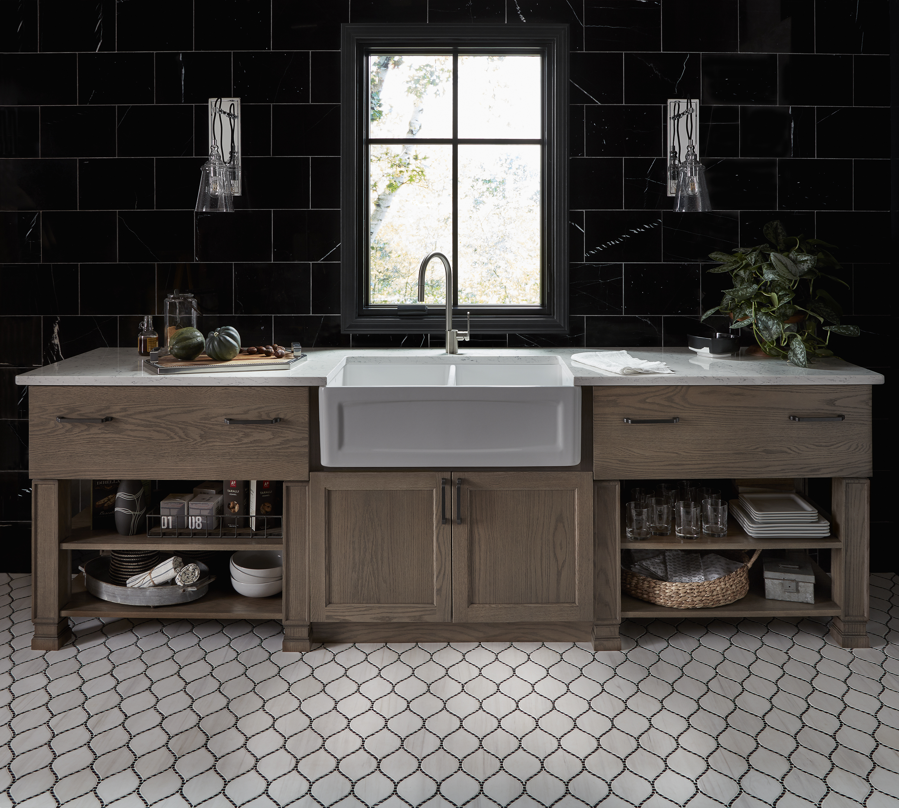 Hillside® 33 in. Apron Kitchen Sink with Center Drain