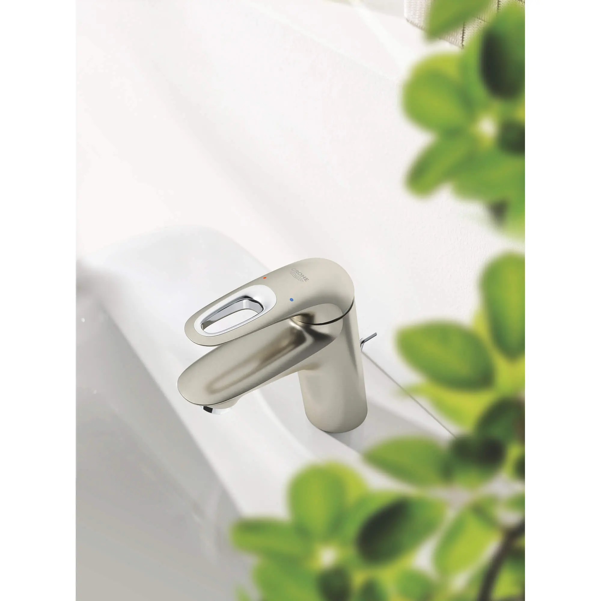 Single Hole Single-Handle S-Size Bathroom Faucet 4.5 L/min (1.2 gpm)