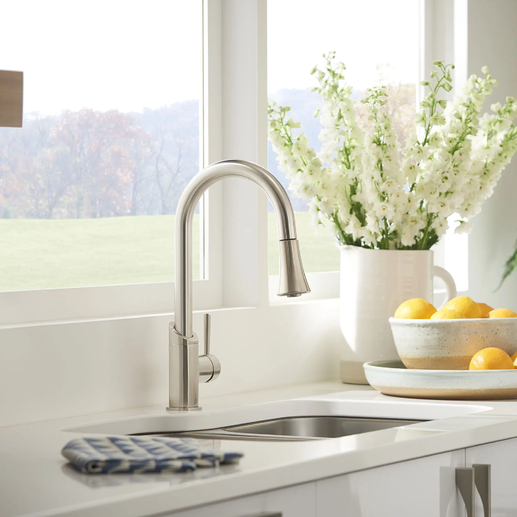 Fresno® Single Handle Pull-Down Kitchen Faucet with Lever Handle