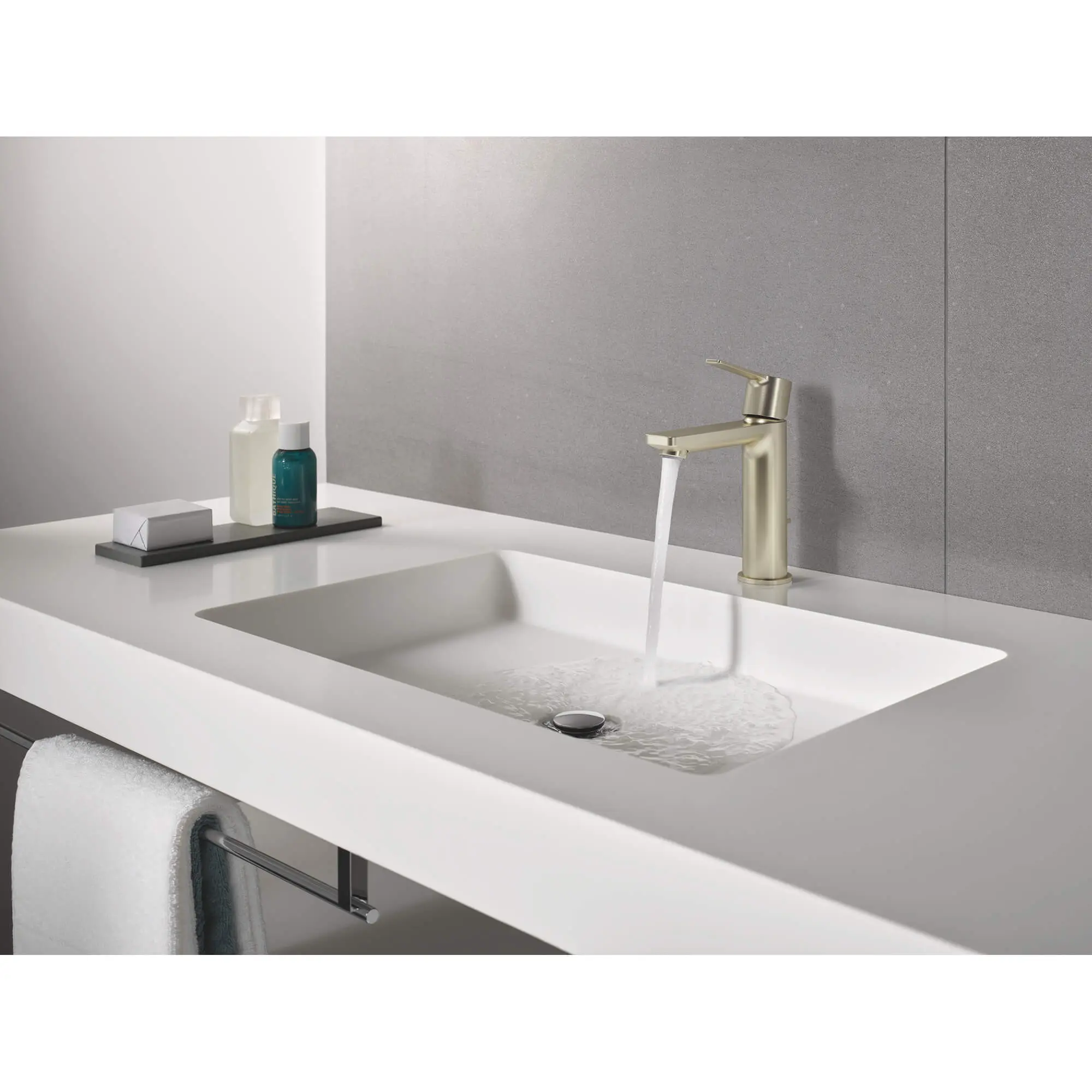 Single Hole Single-Handle S-Size Bathroom Faucet 4.5 L/min (1.2 gpm)