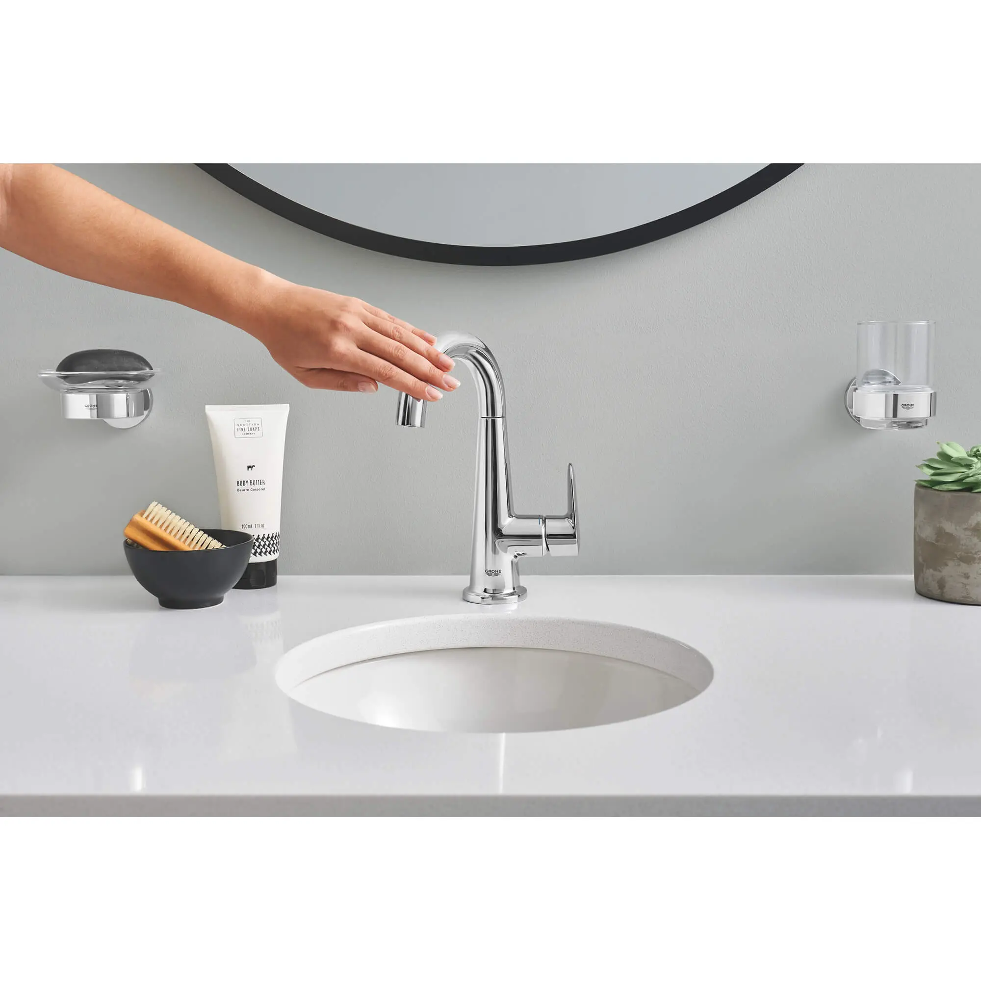 Veletto Single-Handle 4" Centerset Bathroom Faucet, 1.2 GPM (4.5 L/min)