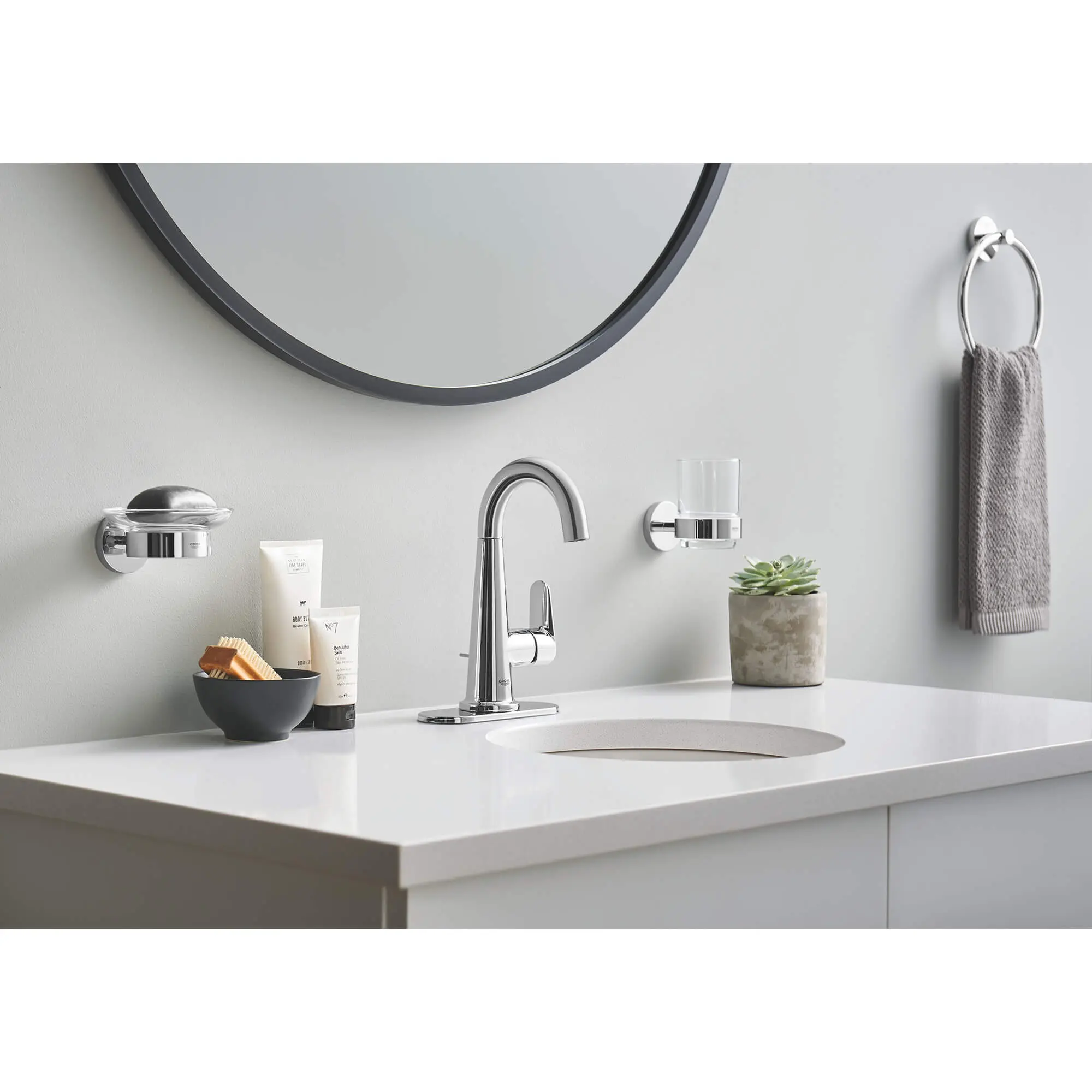 Veletto Single-Handle 4" Centerset Bathroom Faucet, 1.2 GPM (4.5 L/min)