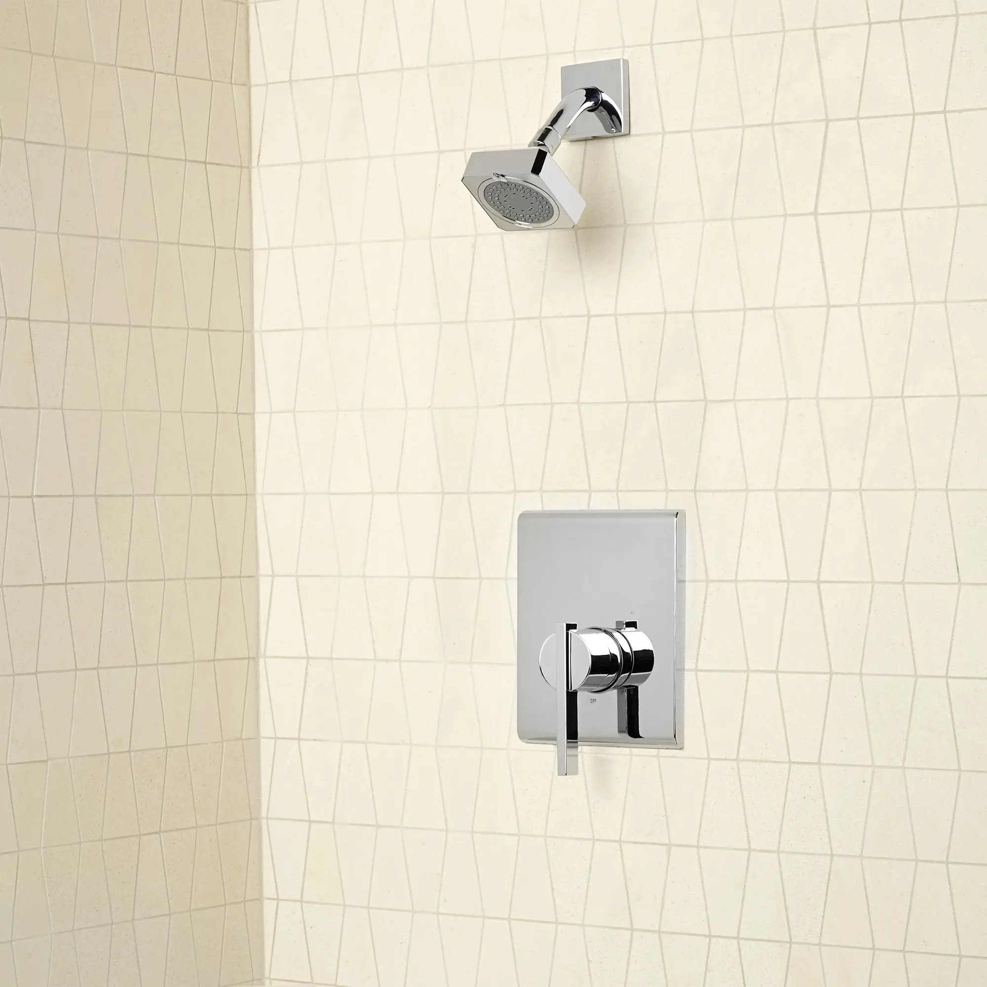 Time Square 1.75 gpm/6.6 L/min Garniture de douche avec Pomme de douche à économie d'eau,   cartouche à double équilibre de pression en céramique avec poignée à levier