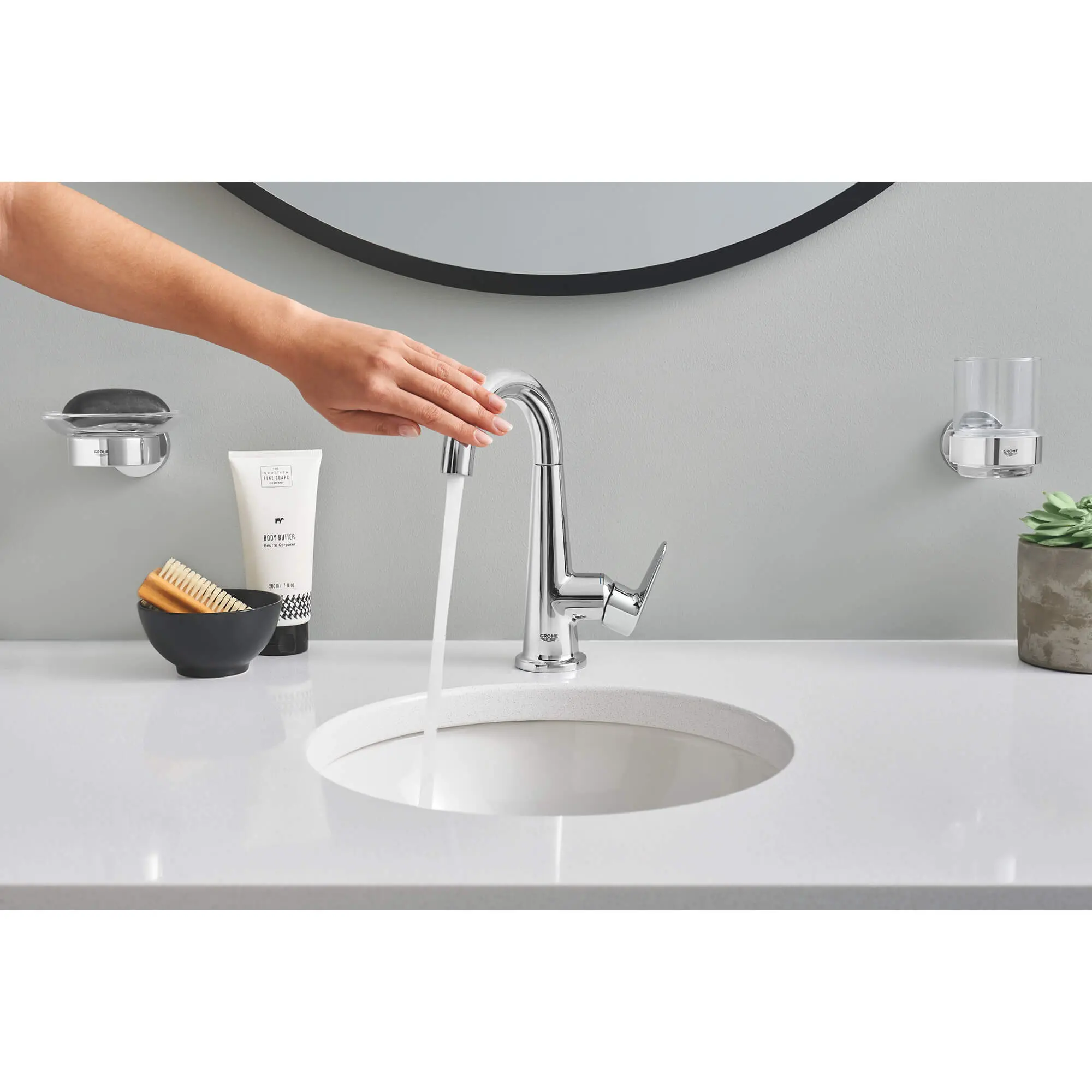 Veletto Single-Handle 4" Centerset Bathroom Faucet, 1.2 GPM (4.5 L/min)