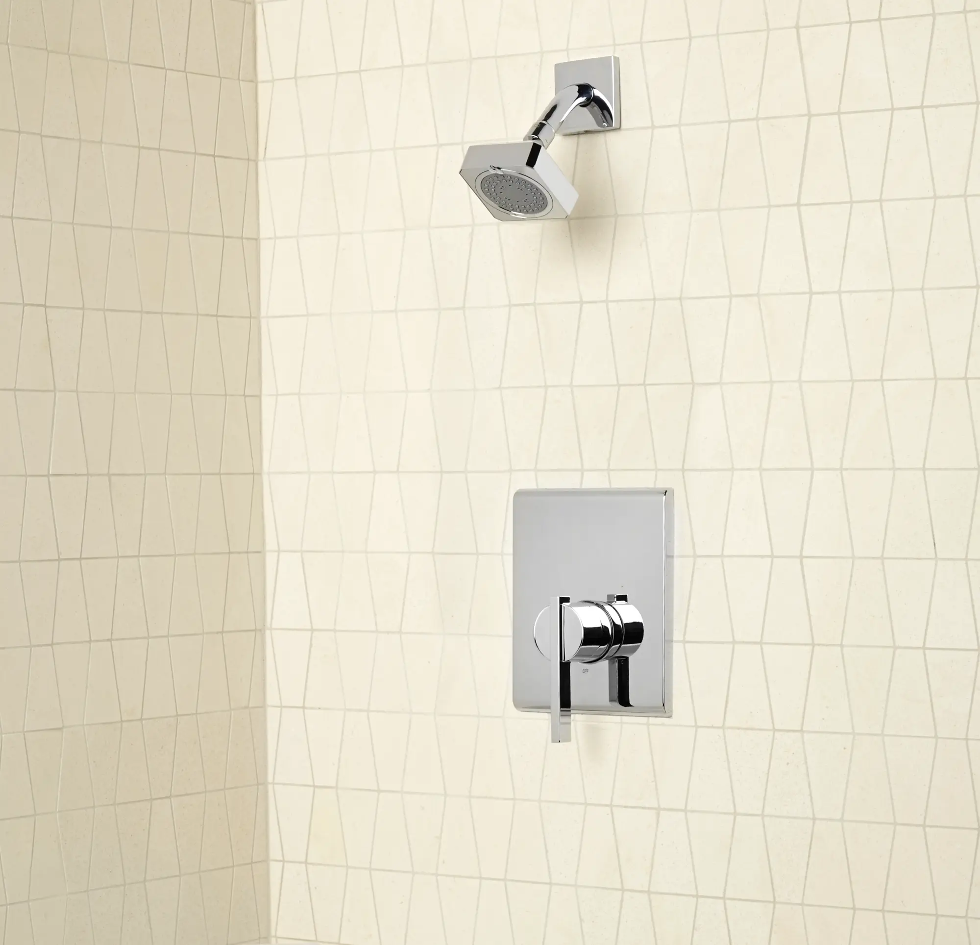 Time Square 1.75 gpm/6.6 L/min Garniture de douche avec Pomme de douche à économie d'eau,   cartouche à double équilibre de pression en céramique avec poignée à levier