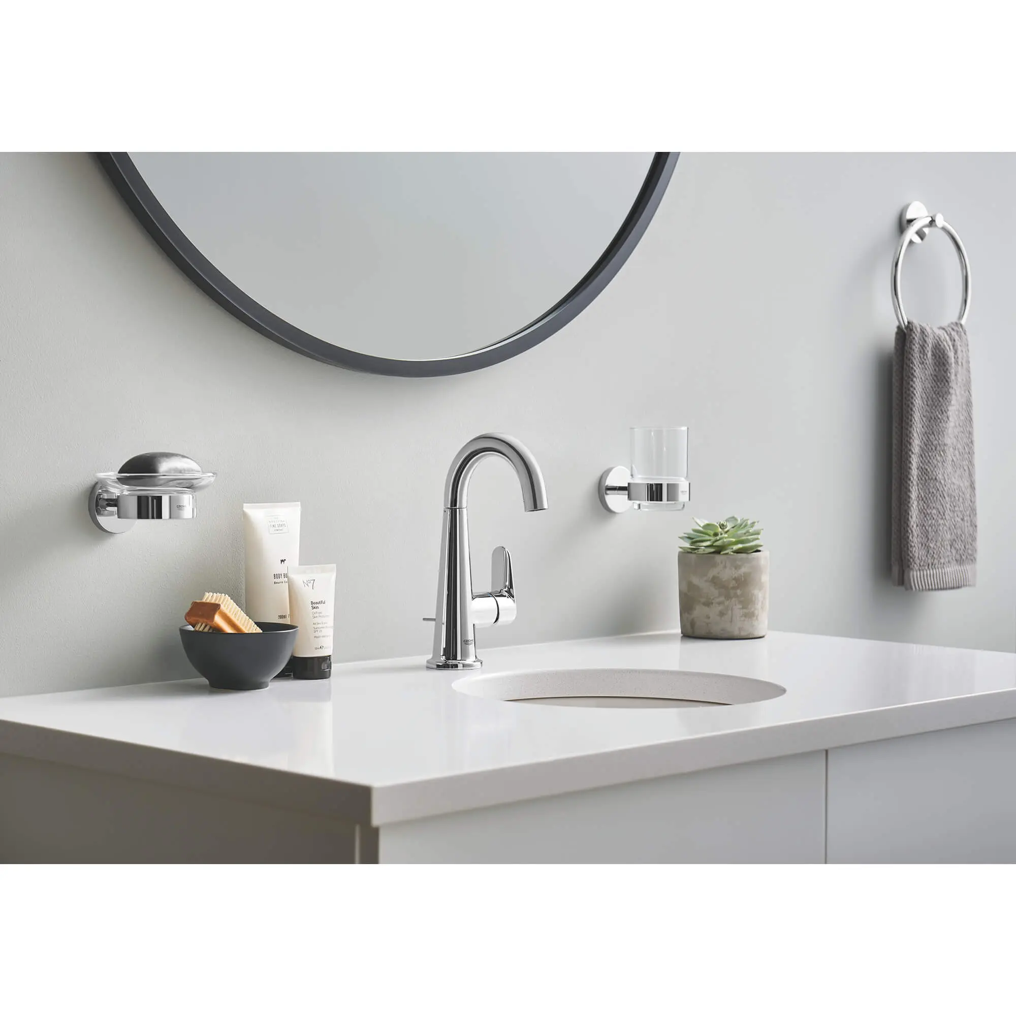 Veletto Single-Handle 4" Centerset Bathroom Faucet, 1.2 GPM (4.5 L/min)