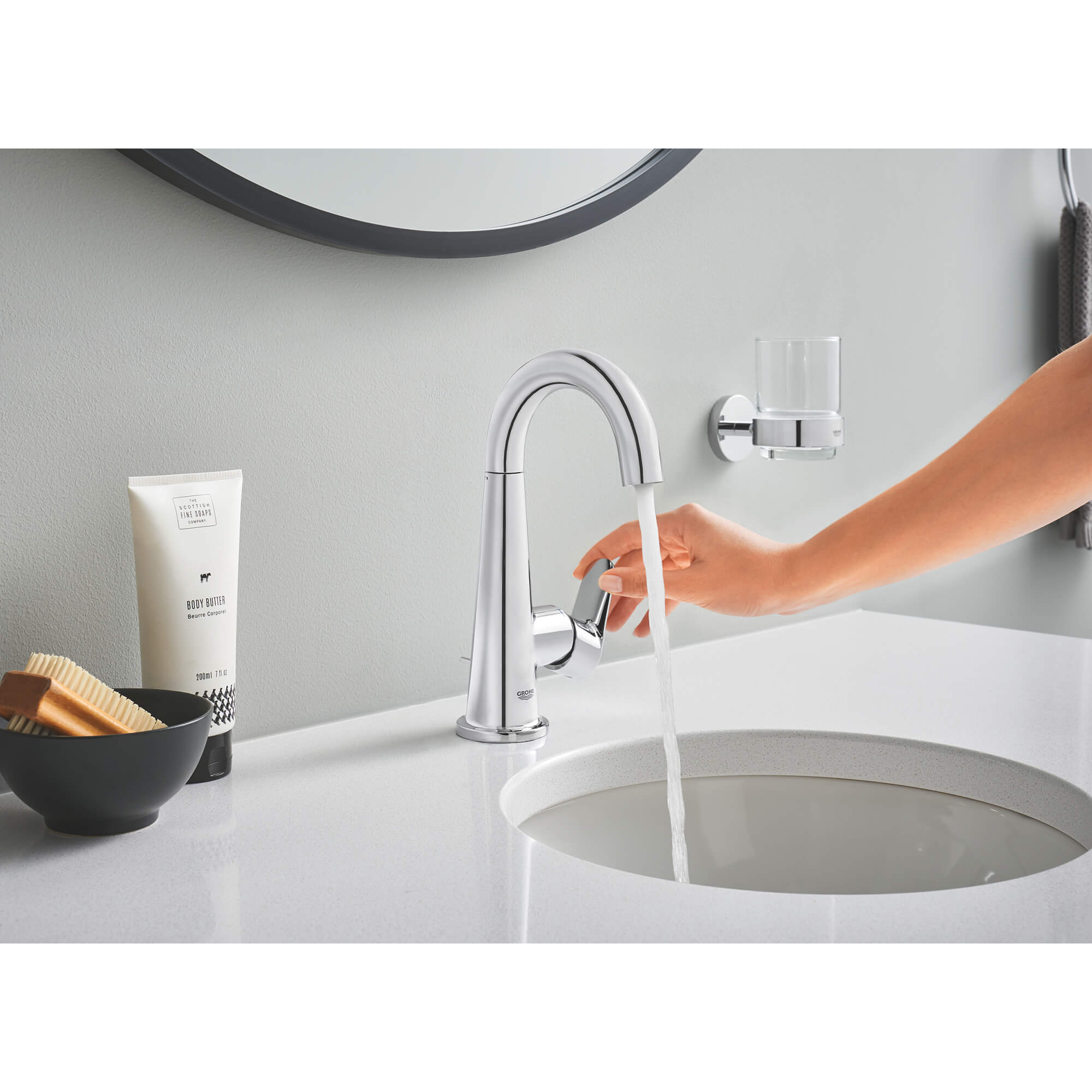 Veletto Single-handle 4 Centerset Bathroom Faucet