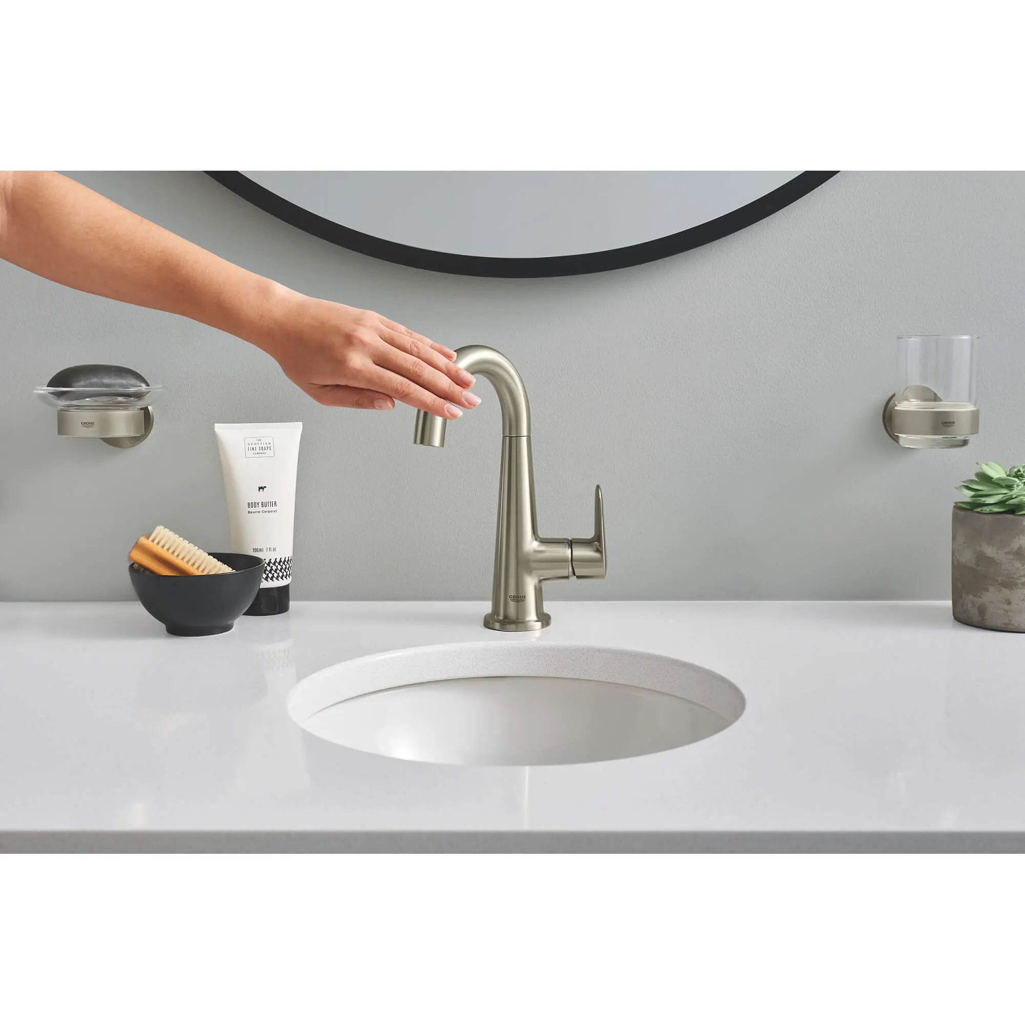 Veletto Single-Handle 4" Centerset Bathroom Faucet, 1.2 GPM (4.5 L/min)