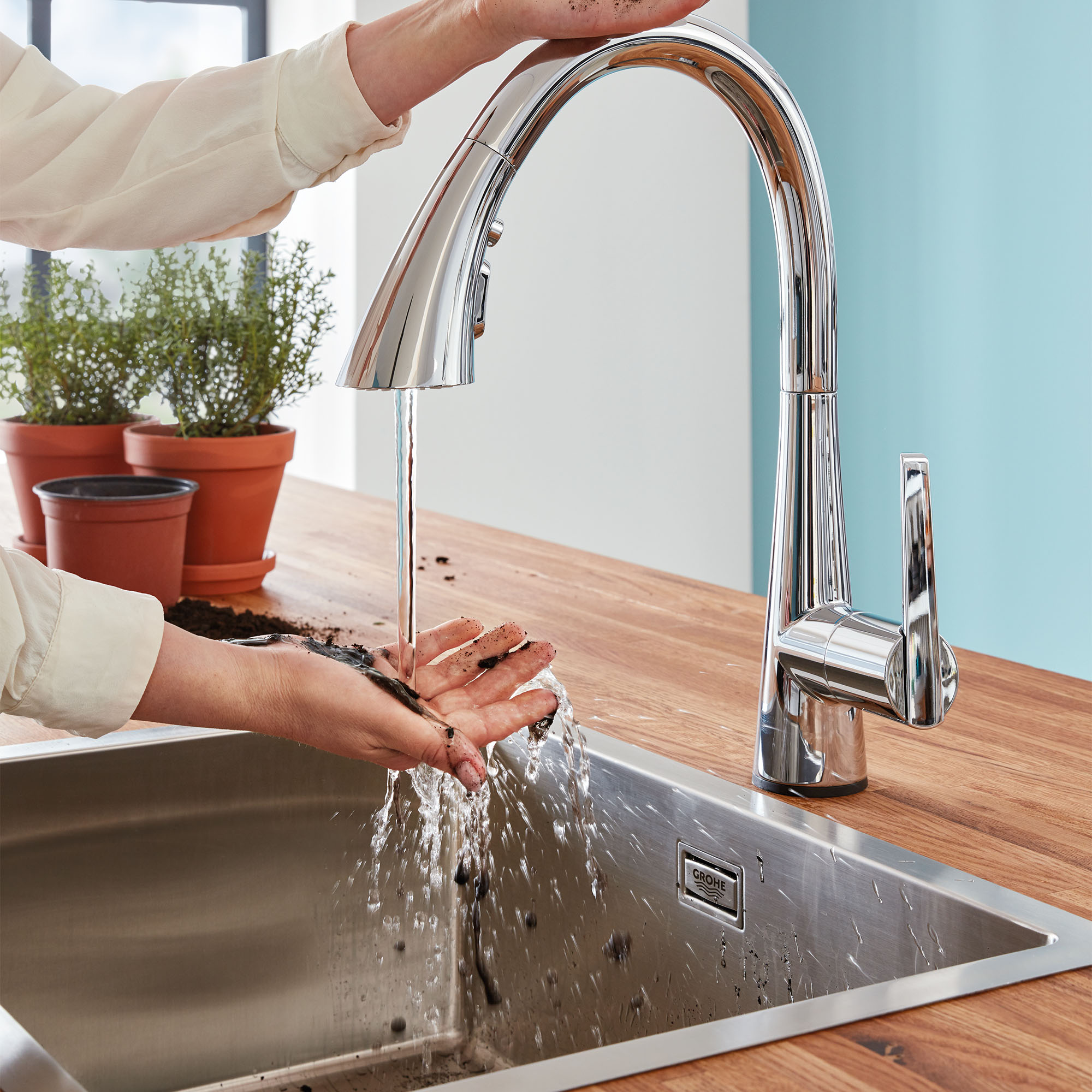 GROHE Zedra Single-Handle Pull Down Kitchen Faucet Triple Spray 1.75 GPM (6.6 L/min) with Touch Technology