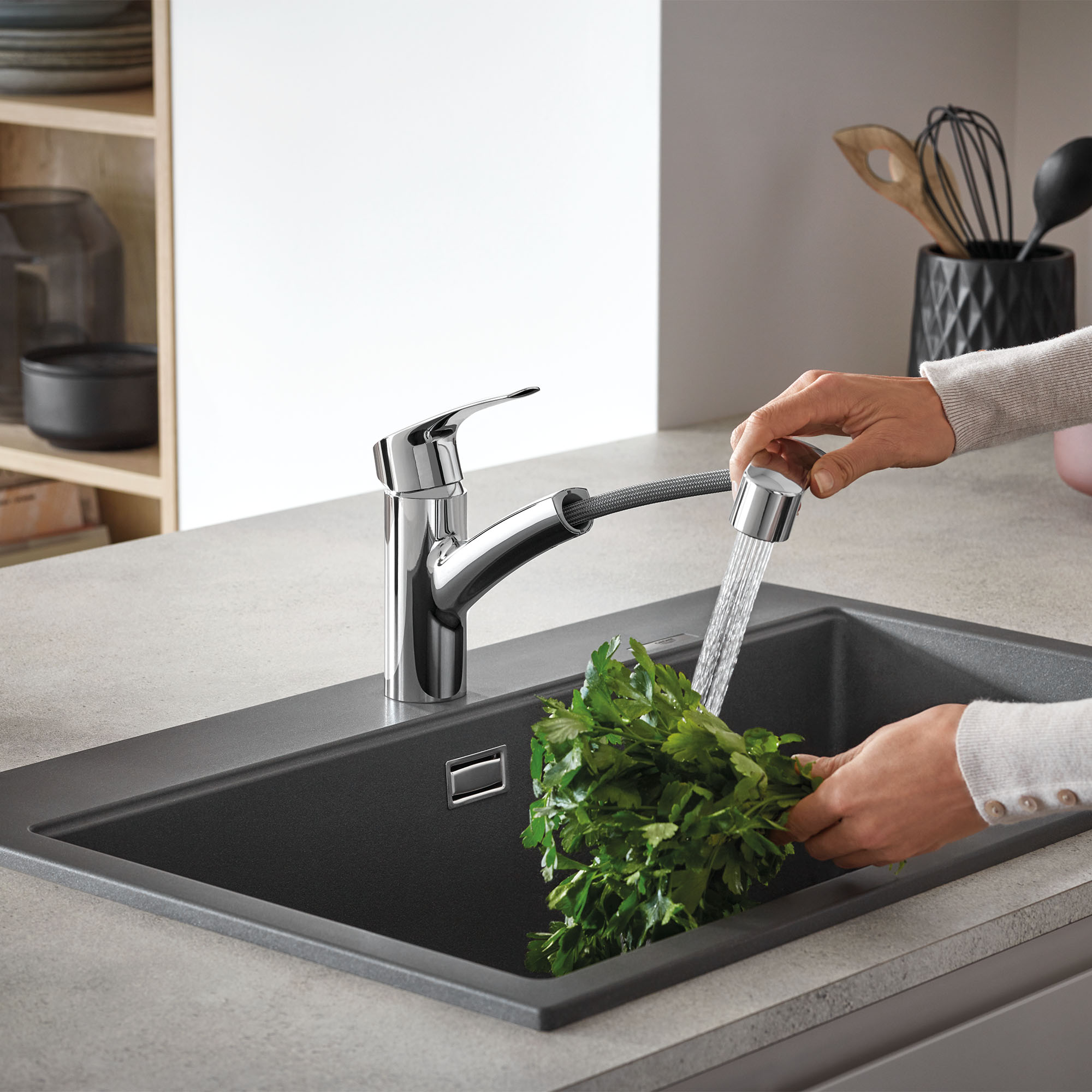 Eurosmart Single-Handle Dual Spray Pull-Out Kitchen Faucet